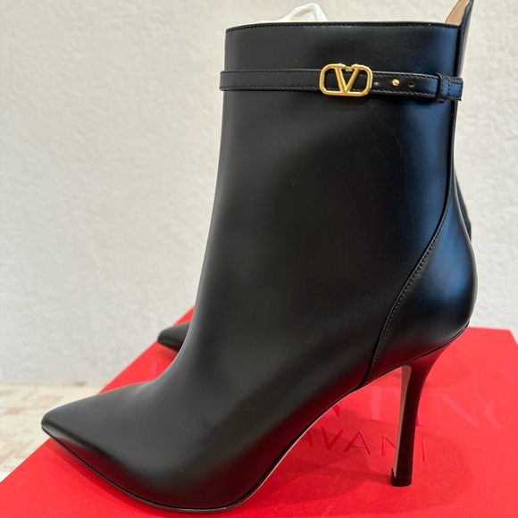 Valentino Garavani Logo Tan-Go booties boots size 39 - Picture 1 of 5